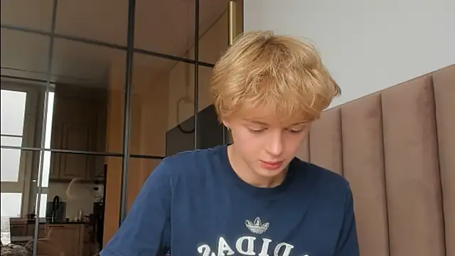 agelandreww online show from April 18, 11:22 am