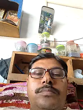 Snapshot of Srmotrs chatting on September 22, 6:35 am Srmotrs online show from September 22, 6:35 am