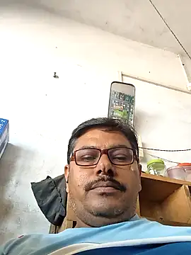 Snapshot of Srmotrs chatting on October 14, 6:53 am Srmotrs online show from October 14, 6:53 am