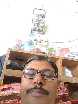 Snapshot of Srmotrs chatting on October 17, 8:07 am Srmotrs online show from October 17, 8:07 am