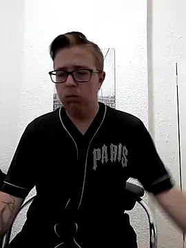 Snapshot of bisexualboy05 chatting on November 1, 3:38 pm bisexualboy05 online show from November 1, 3:38 pm