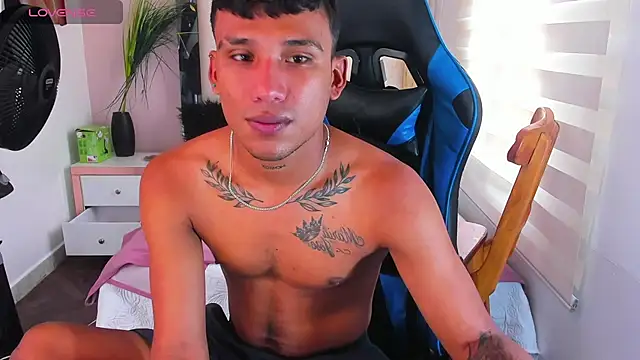 Snapshot of Backsex_boy chatting on March 12, 4:02 pm Backsex boy online show from March 12, 4:02 pm