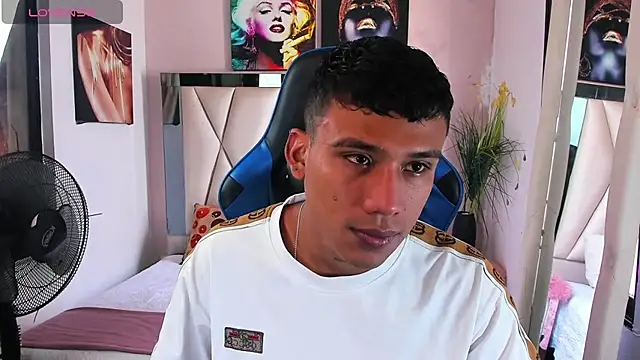 Snapshot of Backsex_boy chatting on February 26, 4:14 pm Backsex boy online show from February 26, 4:14 pm