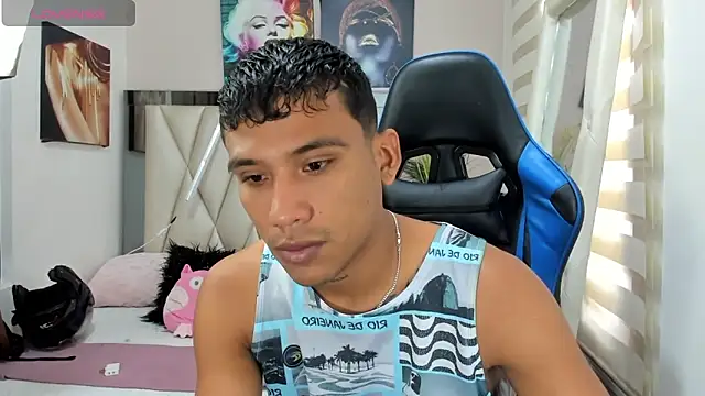 Snapshot of Backsex_boy chatting on December 19, 3:52 pm Backsex boy online show from December 19, 3:52 pm