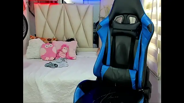 Snapshot of Backsex_boy chatting on December 8, 3:35 pm Backsex boy online show from December 8, 3:35 pm