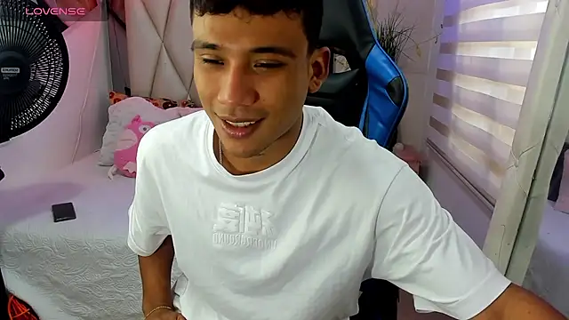 Snapshot of Backsex_boy chatting on December 3, 2:27 pm Backsex boy online show from December 3, 2:27 pm