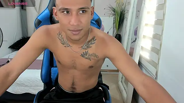 Snapshot of Backsex_boy chatting on January 27, 3:50 pm Backsex boy online show from January 27, 3:50 pm