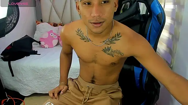 Snapshot of Backsex_boy chatting on December 6, 2:38 pm Backsex boy online show from December 6, 2:38 pm