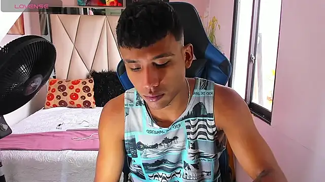 Snapshot of Backsex_boy chatting on March 3, 5:12 pm Backsex boy online show from March 3, 5:12 pm