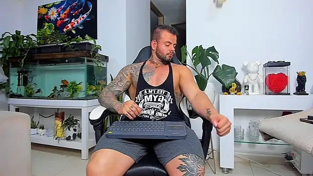 Johnnygrayson1 online show from November 7, 12:47 am