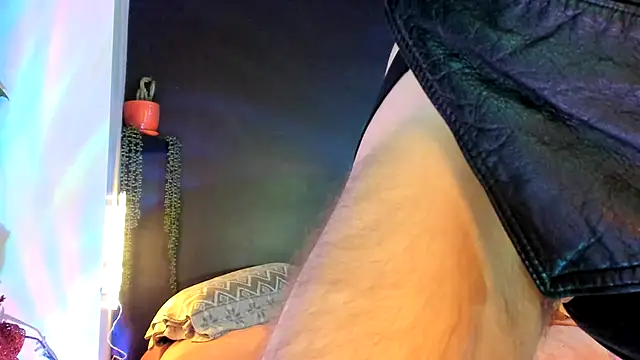 Snapshot of leatherz69 chatting on March 23, 7:20 am leatherz69 online show from March 23, 7:20 am