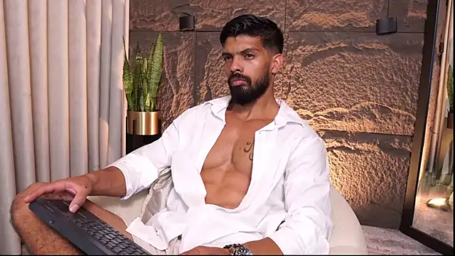 DannSaenz online show from March 30, 7:15 pm