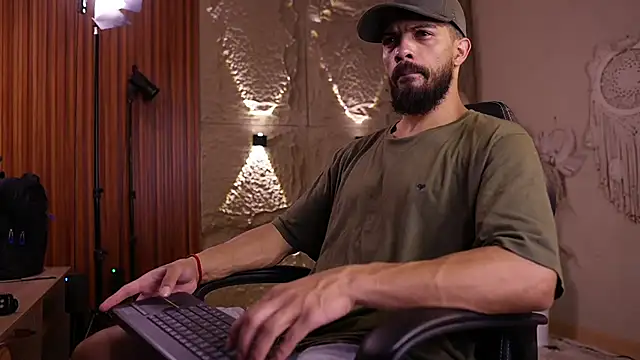 DannSaenz online show from June 22, 12:53 pm