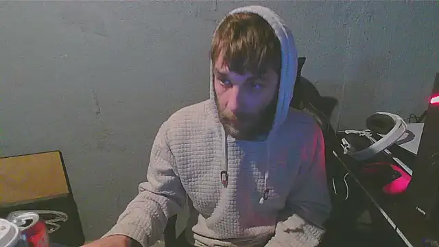 Snapshot of Superoz77 chatting on December 6, 6:17 pm Superoz77 online show from December 6, 6:17 pm