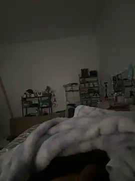 AdrianUquillas online show from April 9, 4:02 pm