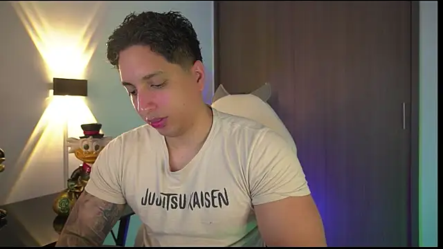 Snapshot of appolo_allen chatting on October 21, 9:17 pm appolo allen online show from October 21, 9:17 pm