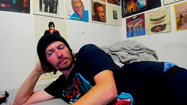 cloudyystar666 online show from December 16, 9:16 am