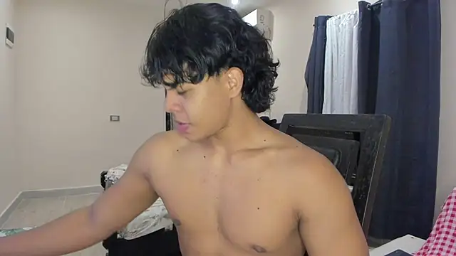 Snapshot of johan_beley_ chatting on February 7, 8:53 pm johan beley online show from February 7, 8:53 pm