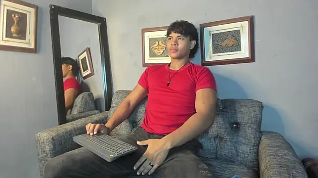 Snapshot of johan_beley_ chatting on December 5, 2:22 pm johan beley online show from December 5, 2:22 pm