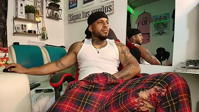 Leenar Key online show from November 25, 1:35 pm