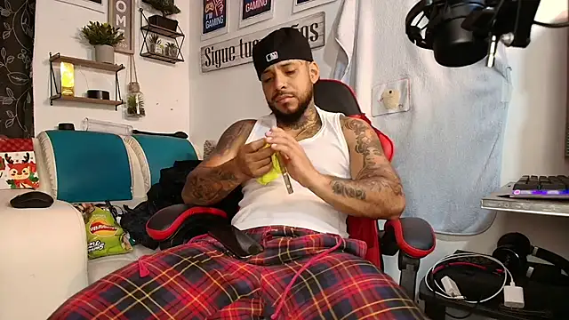 Leenar Key online show from November 15, 12:51 pm