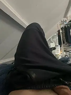 erenzzzz7 online show from April 9, 5:19 pm