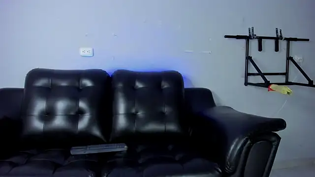 Snapshot of Rob_saenz_ chatting on January 17, 12:31 pm Rob saenz online show from January 17, 12:31 pm