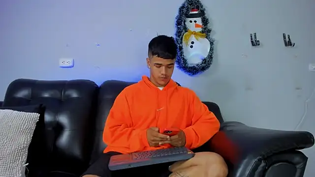 Snapshot of Rob_saenz_ chatting on December 21, 1:10 pm Rob saenz online show from December 21, 1:10 pm