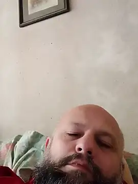 Snapshot of AlexandruCsaba chatting on December 17, 9:39 am AlexandruCsaba online show from December 17, 9:39 am