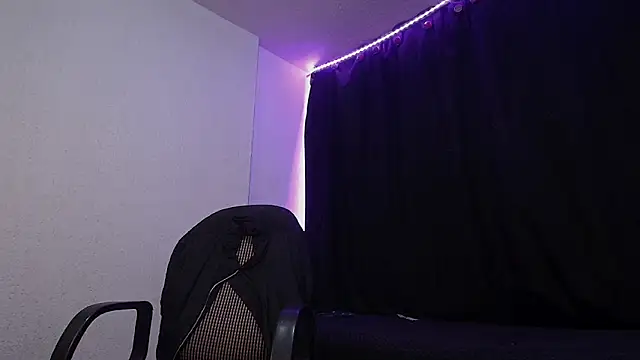 Snapshot of sexybat_twink chatting on March 14, 12:10 am sexybat twink online show from March 14, 12:10 am