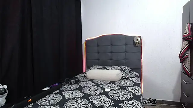 Snapshot of sexybat_twink chatting on December 2, 8:53 pm sexybat twink online show from December 2, 8:53 pm