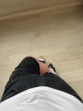 red red00 online show from March 5, 9:38 am