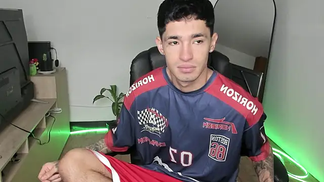 Damon  333 online show from December 18, 8:38 pm