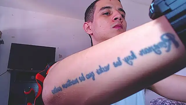 ADAM HOT online show from February 6, 9:23 pm