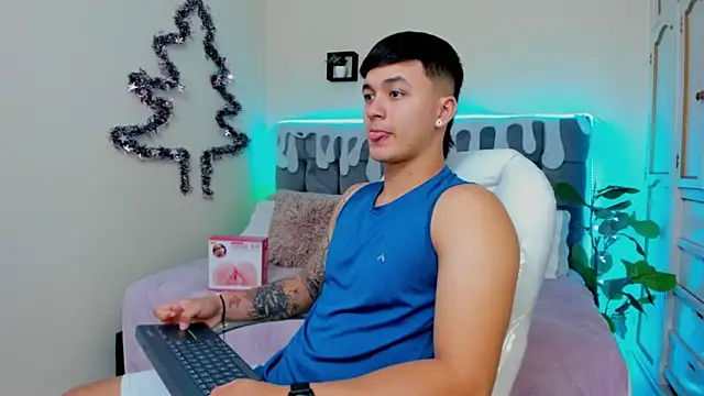 Cristopher strong online show from December 11, 12:27 pm