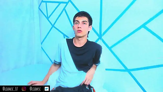 Snapshot of liam_scott77 chatting on October 23, 10:46 pm liam scott77 online show from October 23, 10:46 pm
