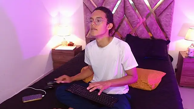 nickolas moon online show from September 11, 3:11 pm