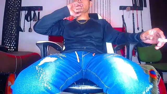 Snapshot of RandyAA_D chatting on December 4, 6:11 am RandyAA D online show from December 4, 6:11 am