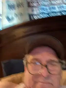 llovetoshowoff online show from April 21, 5:08 pm