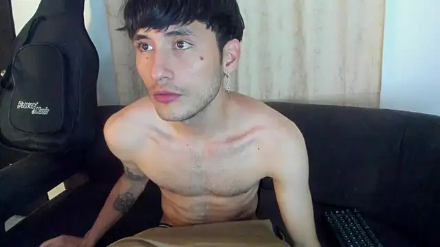 Snapshot of Henrikk_senn chatting on October 14, 1:34 am Henrikk senn online show from October 14, 1:34 am