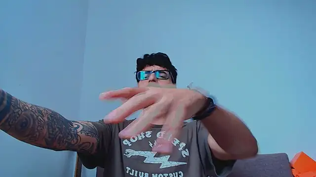 thomas gun online show from March 8, 6:56 pm