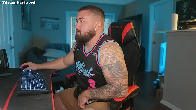 B The Creator X online show from March 9, 10:41 pm