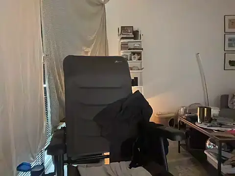 P4RtYBOII92 online show from December 21, 10:23 am