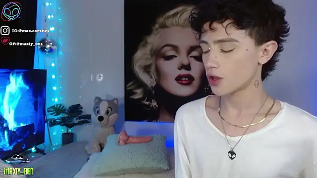 maxiy 001 online show from January 18, 8:16 am