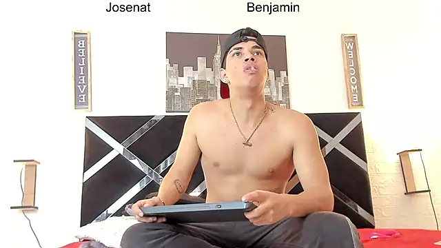 toyboys1 online show from February 12, 4:07 am