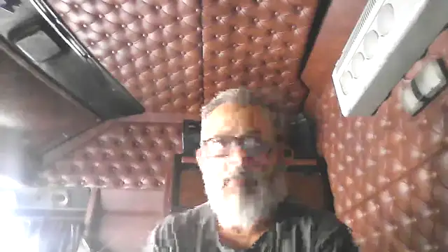 Snapshot of ausbod chatting on October 5, 3:21 am ausbod online show from October 5, 3:21 am