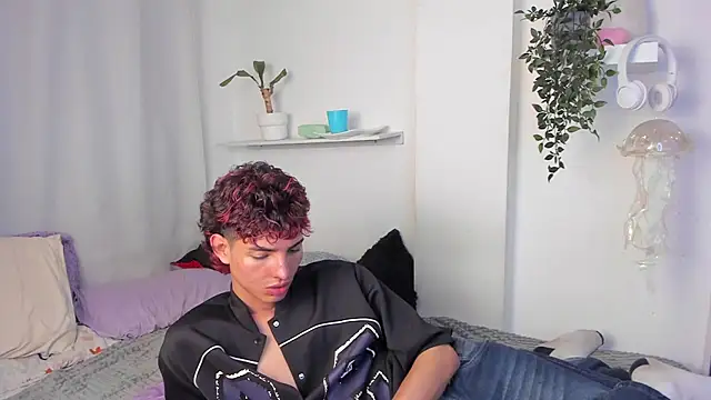 santy-kitty online show from February 27, 2:24 am