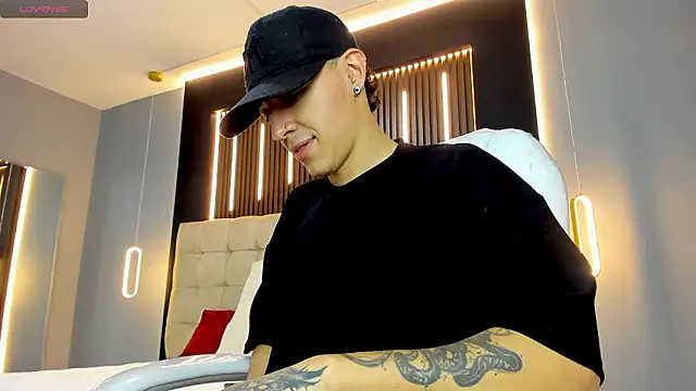 Lobo 17  online show from March 8, 2:48 am