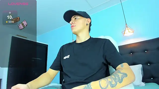 Lobo 17  online show from December 23, 3:37 am