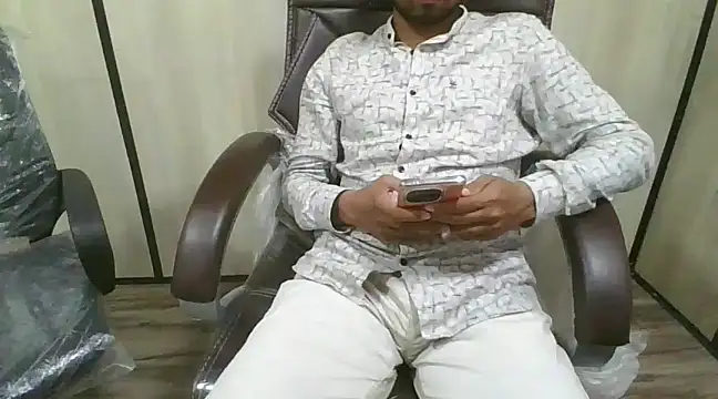 Snapshot of Ishan003 chatting on December 7, 6:10 am Ishan003 online show from December 7, 6:10 am
